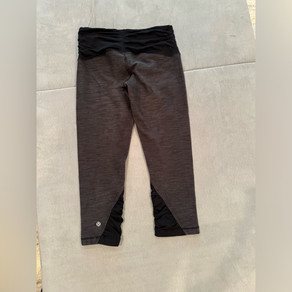 lululemon women’s size 6 black capri leggings